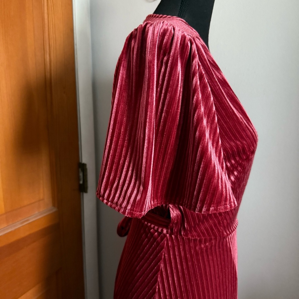 Simplee Raspberry Wrap Dress - Picture 7 of 14